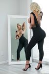Nicolette Shea. Saattajaäiti