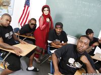 Nadia Ali - arabiopettaja nai