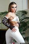 Rita Faltoyano saa munaa pillustaan