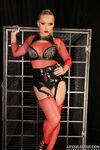 Christina Bella ja Kathia Nobili ja Irina Bruni harrastavat bdsm seksiä