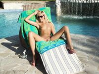 Cayenne Klein ja Summer Brooks nuolevat huuliaan