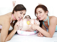 Tiffany Doll, Sheena Shaw ja Anna De Villen anaaliporno