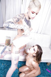 Kristen Scott ja Leigh Raven lesbo porno