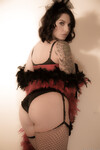 Ivy Lebelle, tatuoitu milf