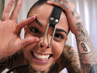 Leigh Raven tatuoitu teinihuora