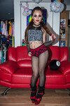 Holly Hendrix ahmii pumminsa tekobassoilla