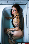 Eden Ivy seksikäs tatuoitu tyttö