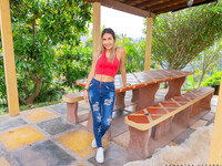 Samantha Uzcarrieta on 18-vuotias Latina