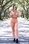 Kiki Klout iso perse milf