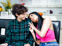 Anissa Kate harrastaa seksiä teinipojan kanssa