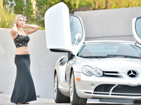 Lacey Johnson Isotissinen blondi mimmi