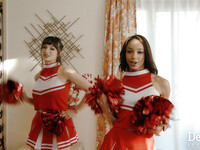 Lexi Luna ja Alexis Rae on tulinen cheerleader