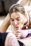 Sports blondi MILF Venera Maxima kova naida lattialla