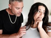 Läski pohja ruskea Sarah Arabian saa kovaa vittu olohuoneessa