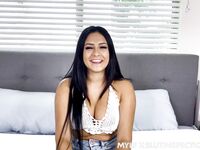 Pitkätukkainen latinokaunotar Serena Santos saa kovan paskan pov