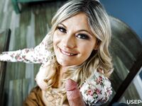 Ellie Tayn kypsä blondi sekoaa tikkarista