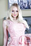 Jenna Ilotulitus imee ja ratsastaa onnekkaalla miehellä sängyssä isojen, vaaleiden tissiensä kanssa