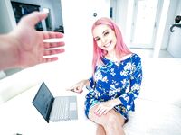 Vaaleanpunatukkainen kypsä tyttö Aaliyah Rakkaus saa viileän annoksen pov