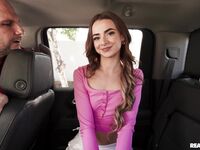 Nikki Nicolen hoikka teini- ruumis saa kovaa seksiä