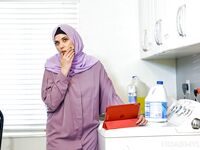Kyltymätön arabi-äiti nielee Anna Cummingsin häntää