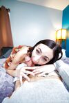 Joulun lyhyttukkainen milf Blaire Johnson nai olohuoneessa