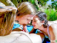 Jasmine Wilde ja Kenzie Rakkaus suutelee tatuoitua munaa