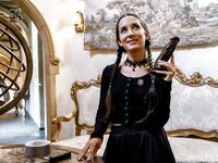 Freya Von Doom ja Claire Roos naivat toisiaan kuin maailmanloppu