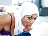 Bootylicious arabi milf Carmela Clutch saa pallinsa syvälle kulliin