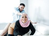 Bootylicious arabi milf Carmela Clutch saa pallinsa syvälle kulliin