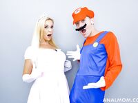 Anaalia rakastava äiti Sophia Lännessä nussitaan kovaa sängyssä