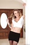 Natasha Starr upea euro milf strippaa kamera Tony Martinez