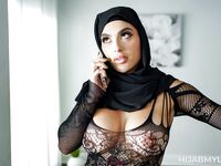 Virallinen vain arabikuoppa nai alusvaatteissaan
