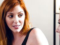 Sovereign syre ja Lauren Phillips pelaavat villi lesbo pelejä isot tissit ja ajeltu pillua sängyssä