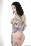 Tattoed nymfomaani Joanna Angel ei malta odottaa saada seksiä Romi sade