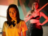 Lily Jordan, Mona Wales - Perverssi opettaja