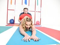 Phoenix Marie - Sportos anyuka seggbe digva