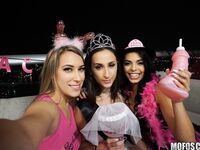 Ashley Adams ja Gina Valentina yhdessä