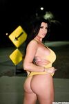 Romi Rain siepattu milf