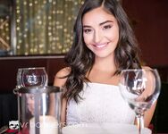 Emily Willis harrasti seksiä ravintolassa