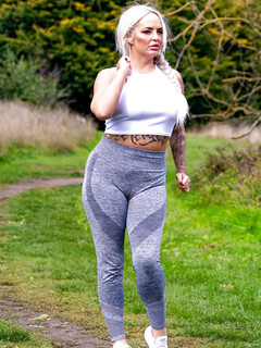 Louise Lee, iso perse milf