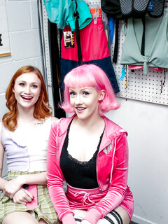 Scarlet Skies ja Evie Rees vitun varastossa