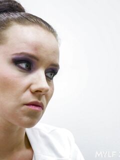 Wendy Moonin kuuma suihinotto ja intohimoinen selkäpano