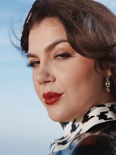 Italian kuningatar Valentina nielee kaksi bps osaksi vaippa kurkkuun ja syöksyy kovaa ulkona