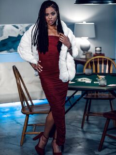 Kira Noir ja Jane gille villi lesbo pillu nuolee sohvalla