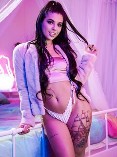 Gina Valentina, búja-rakastaja