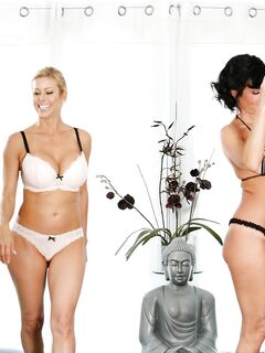 Veronica Avluv ja Alexis Fawx ovat pervoja hierojat